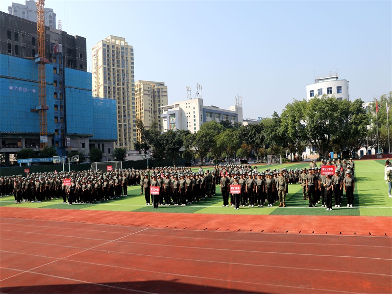 热血军训终有时  青春奋进新华章  江安职校新生军训圆满落幕